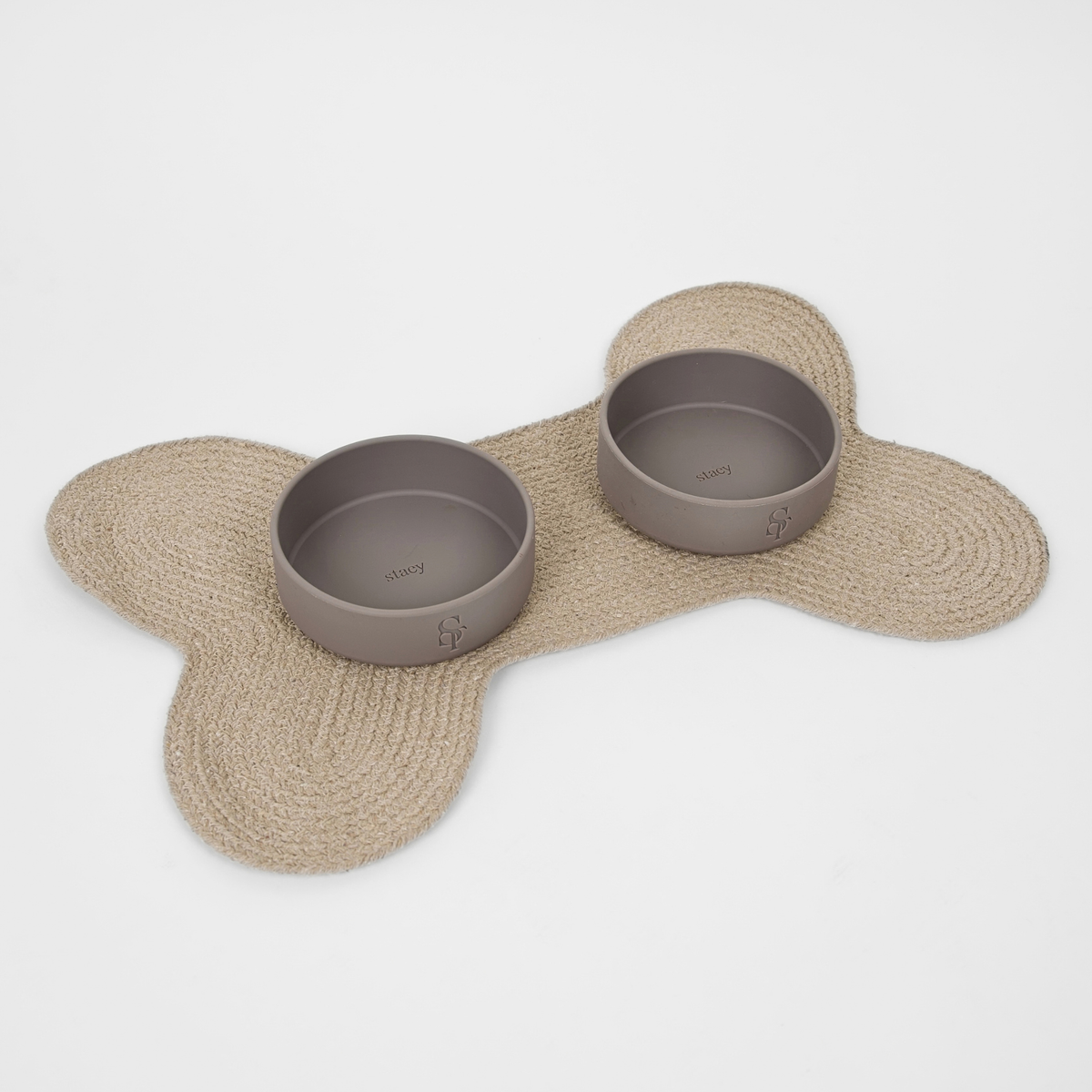 Elli - Tapis d'alimentation tressé en forme d'os - Sand